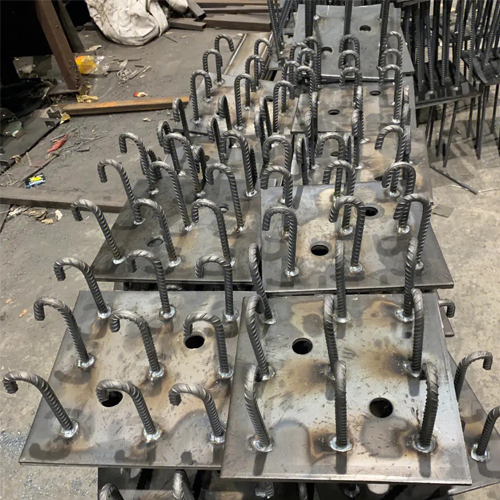 图纸中如何确定清远预埋件的位置？